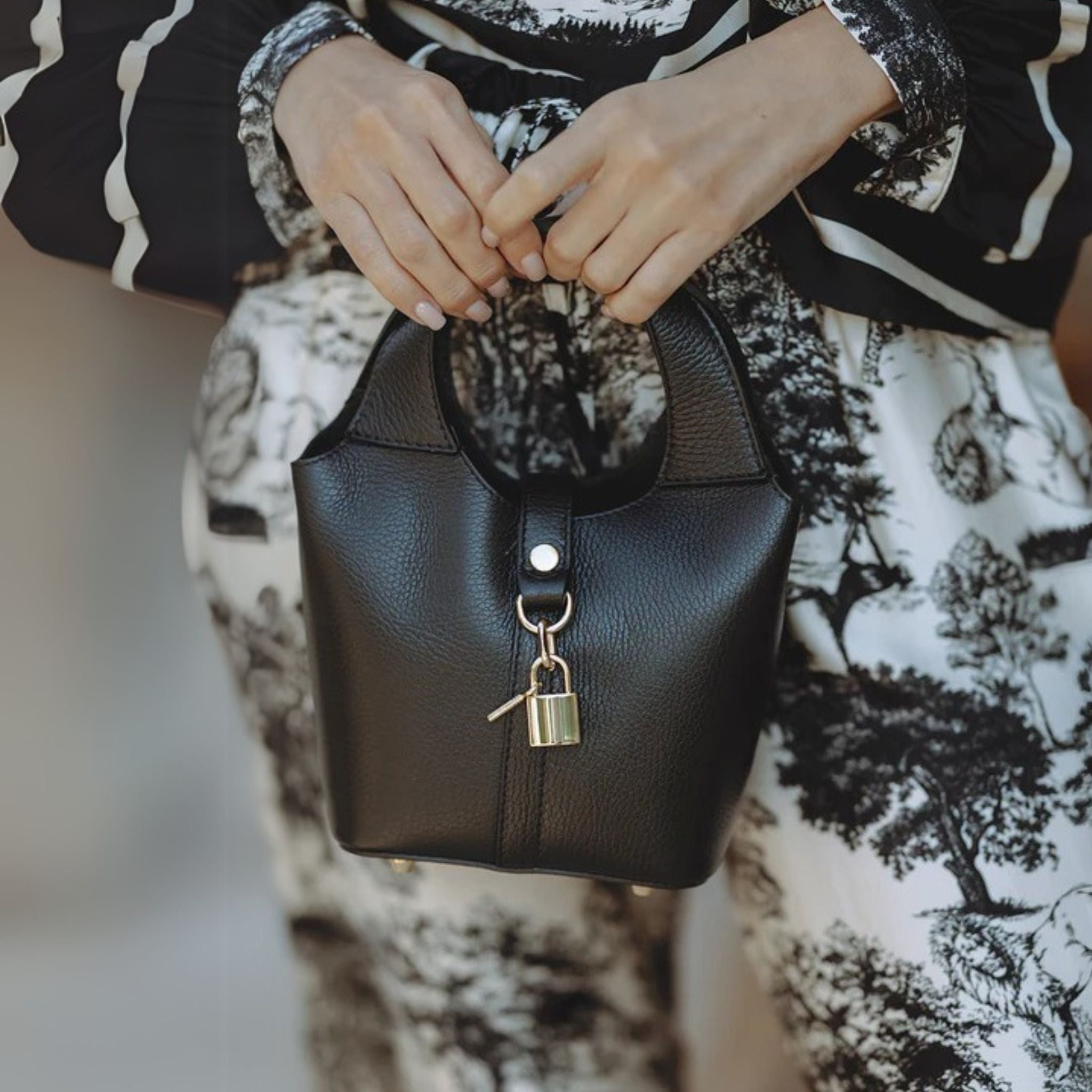Lock Black