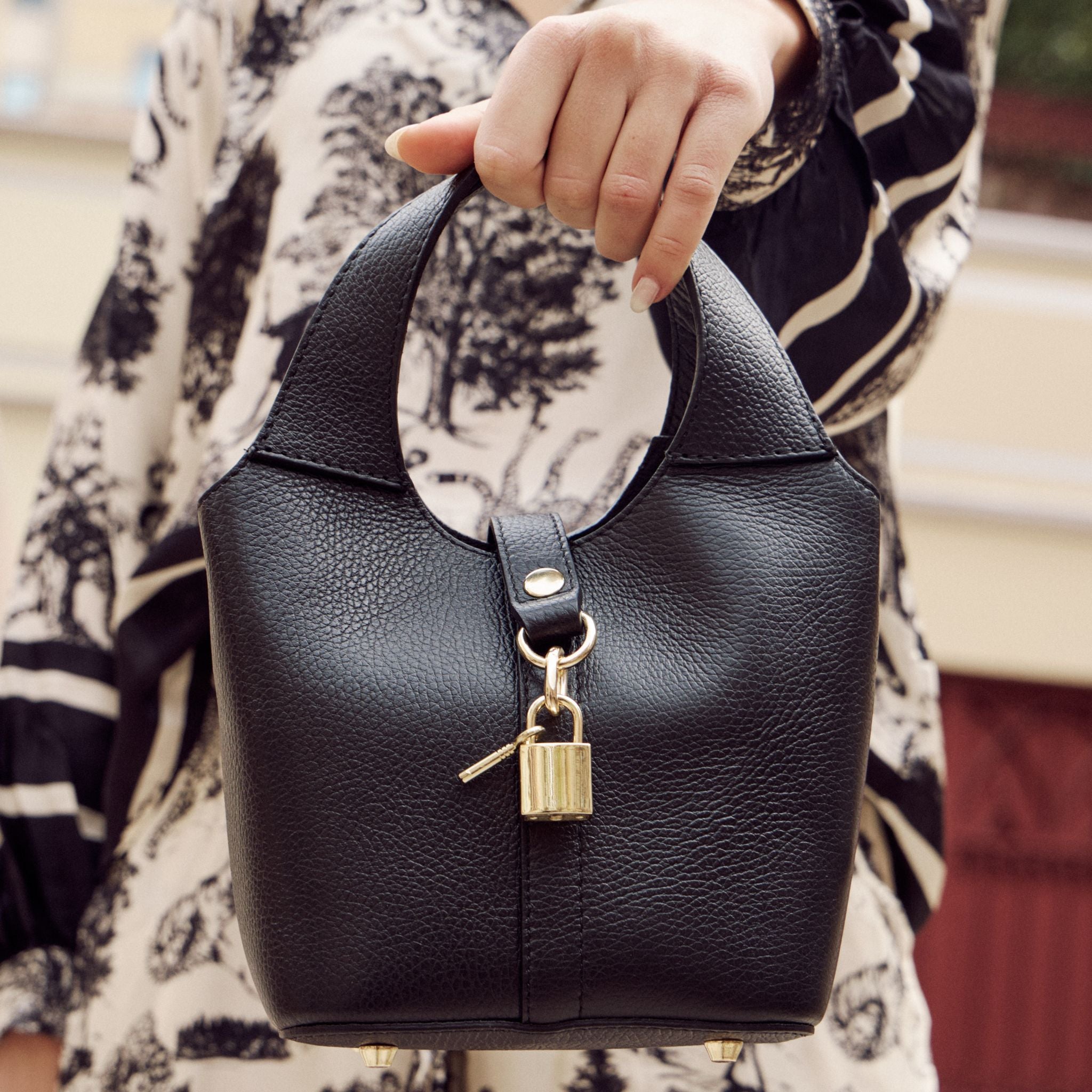 Lock Black